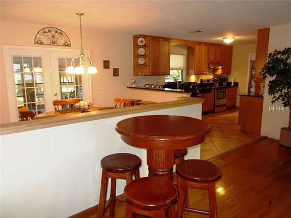 4th image of 1121 Ustler Rd