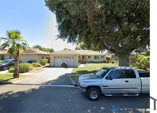 4894 N Gearhart Ave — Photo 1