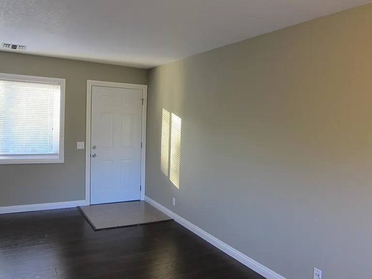 488 N Michigan Ave #1 — Photo 18