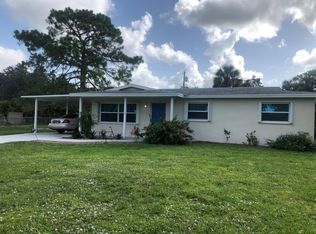 695 Pine Cone Ln, Naples, FL 34104