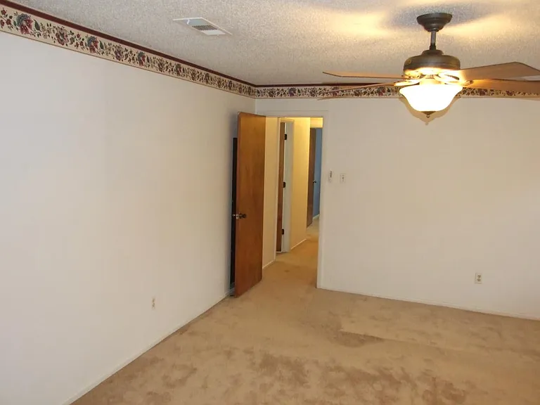 3705 Holly Springs Dr — Photo 11