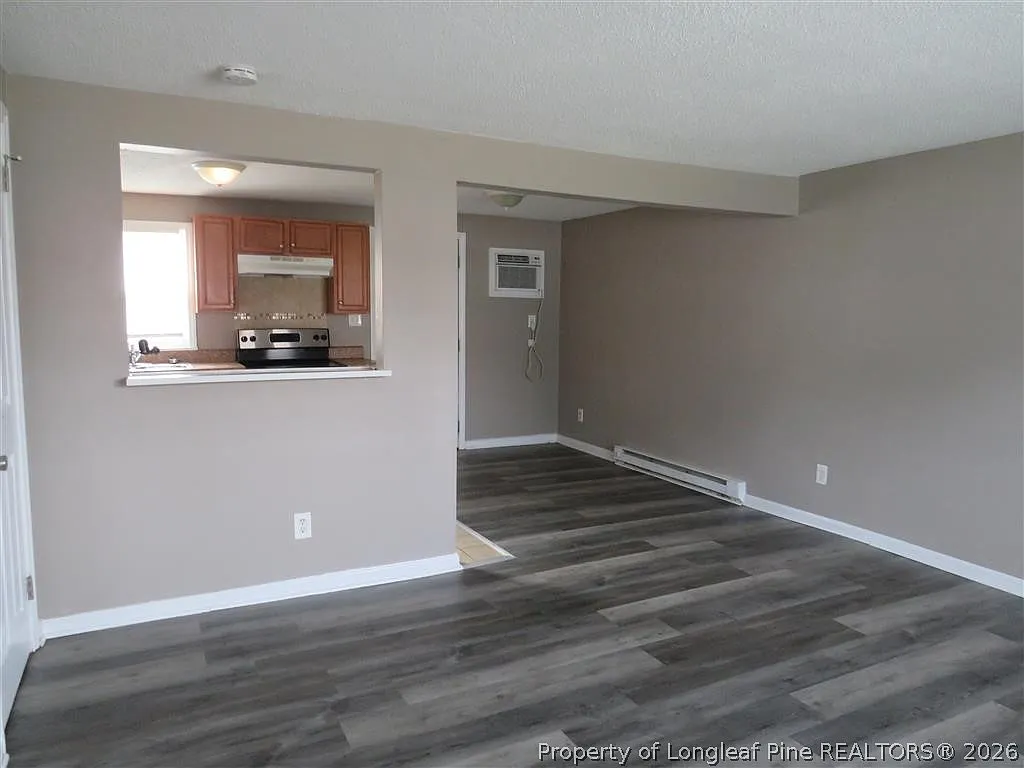2 bed, 1.0 bath, 800 sqft, $850 — Photo 2