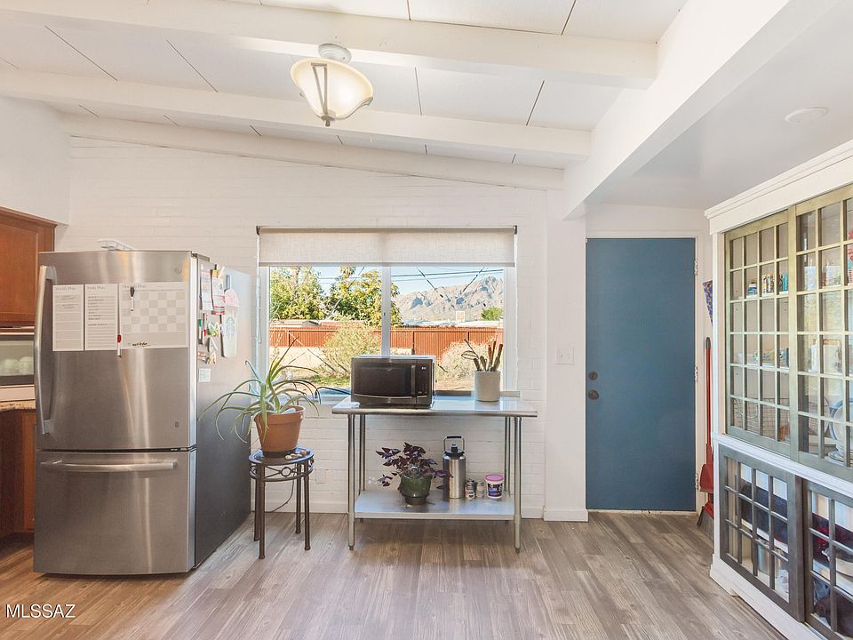 1st image of 3927 E Lind Rd