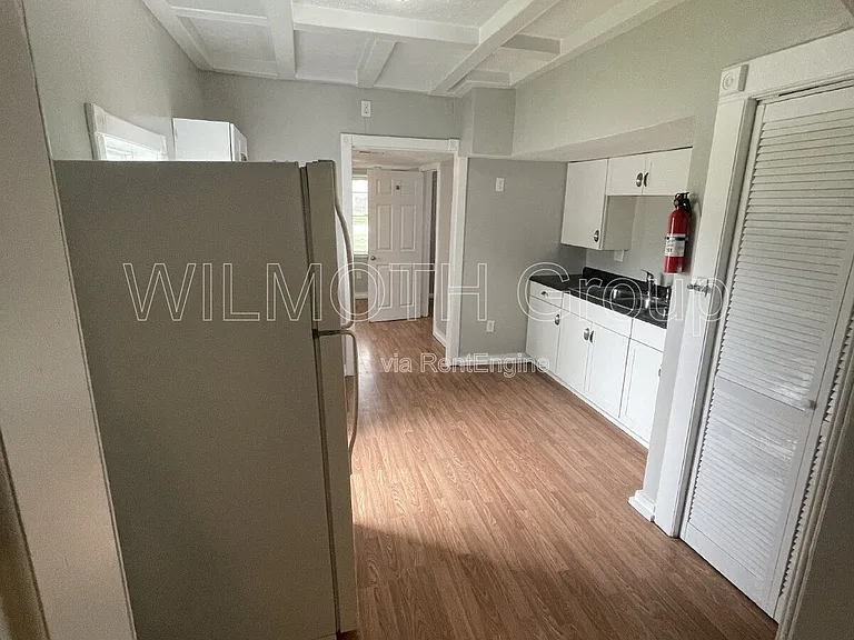 2631 Southeastern Ave — Photo 8