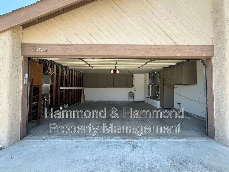 21812 Vintage St — Photo 32