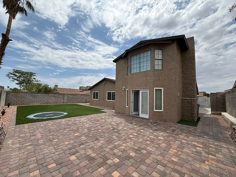 7056 Pinebrook Ct — Photo 11