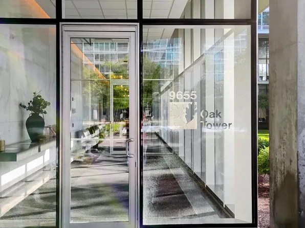 9655 Woods Dr Unit 517, Skokie, IL 60077