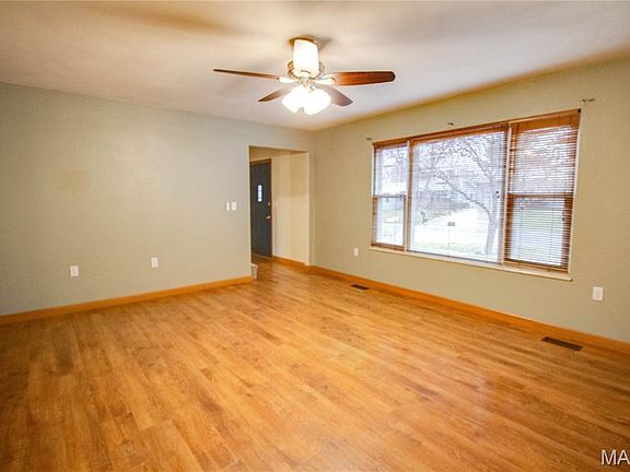 5th image of 406 Lindenwood Dr