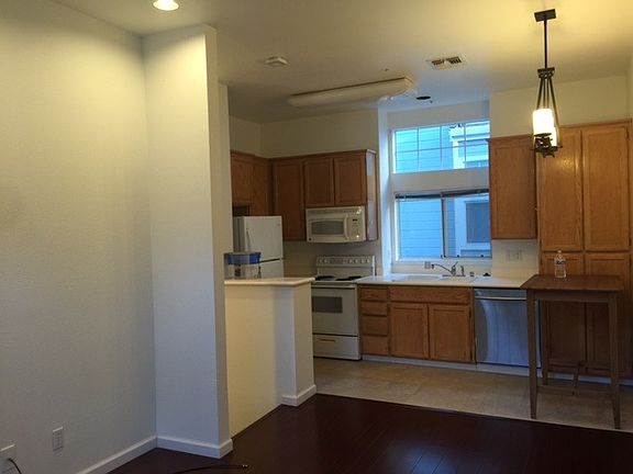 4th image of 979 Pinto Palm Ter APT 19