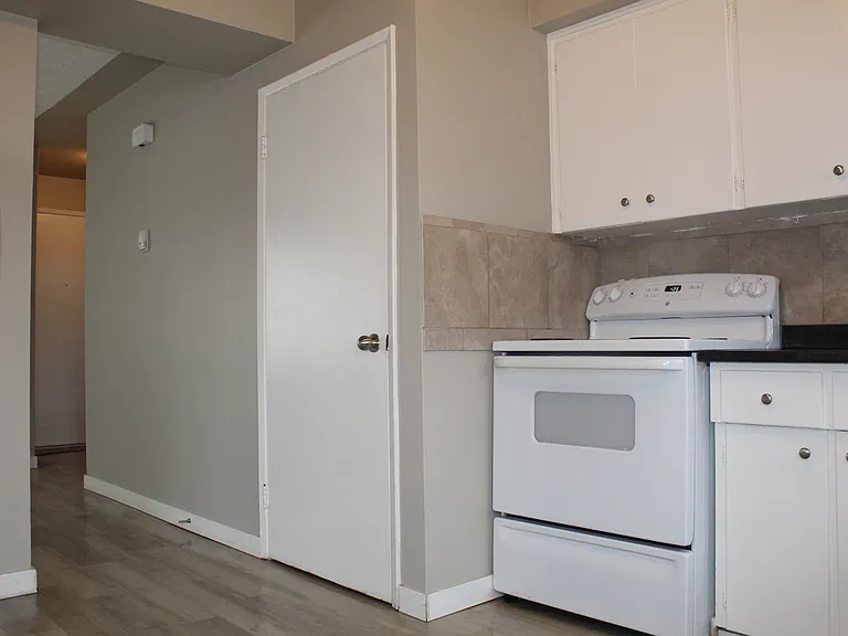 12235 129a St NW — Photo 9