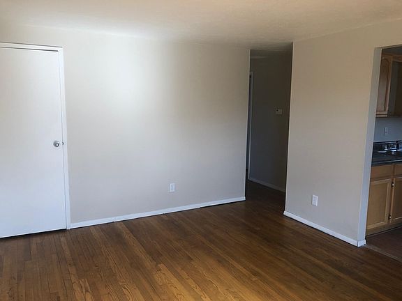 3rd image of 1414 Alpine Dr