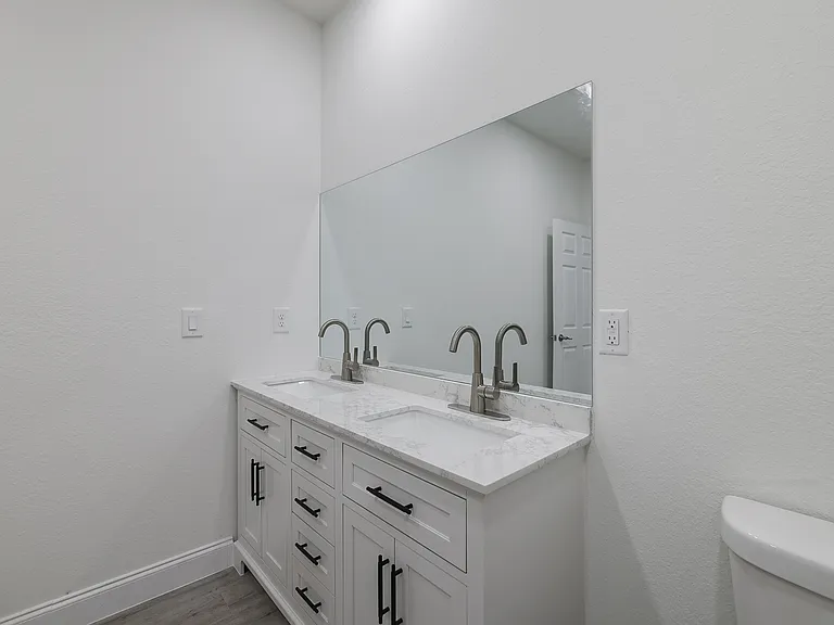 488 Lillon Ave S — Photo 17