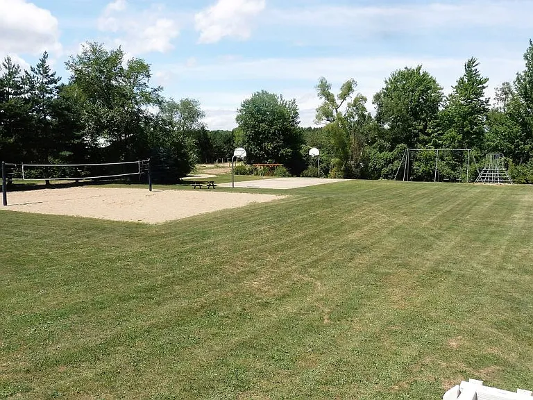 VOLLEYBALL + BASKETBALL COURT