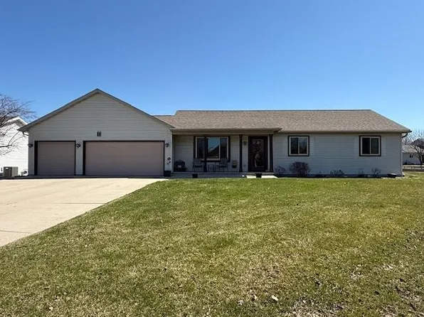 31 Greenbriar Ct, Fond Du Lac, WI 54935