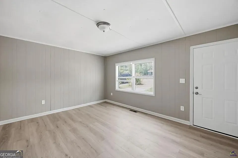 5 bed, 2.5 bath, 1940 sqft, $1,849 — Photo 4