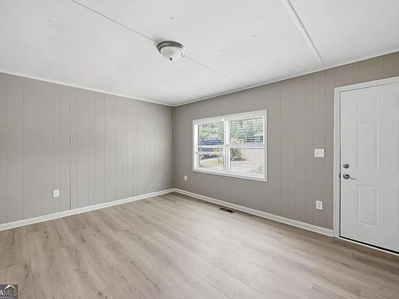 4th image of 427 Gun Club Rd