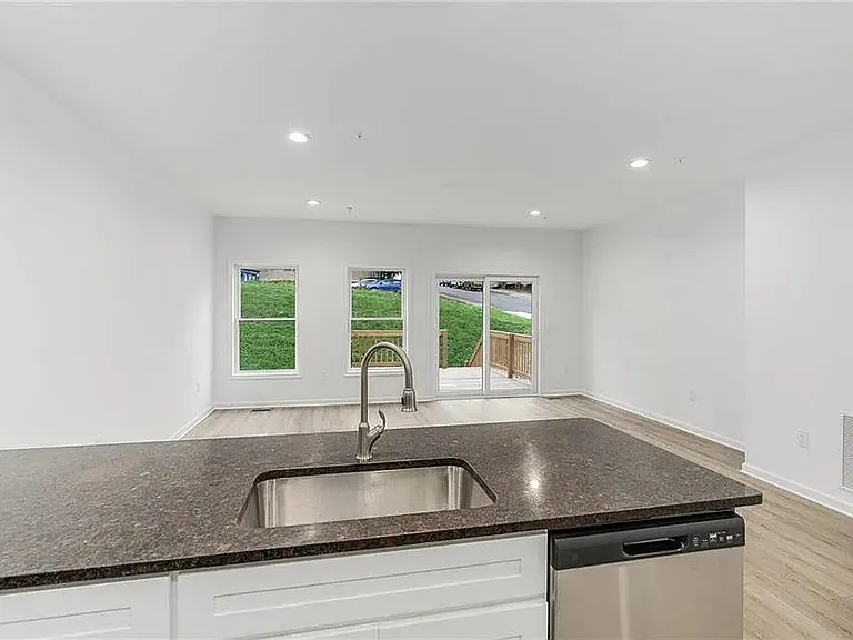 455 S Jordan St — Photo 10