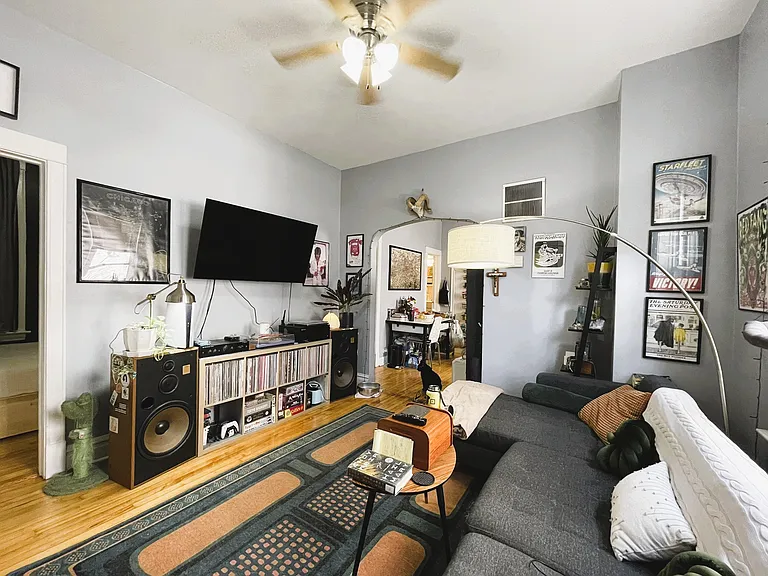 2004 W Armitage Ave #1R — Photo 1