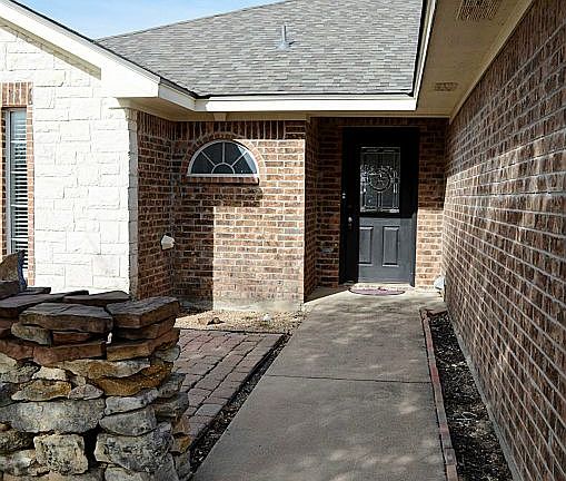 2nd image of 2105 Merle Dr