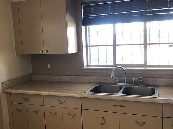 5th image of 340 Chermont Dr