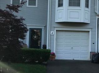 4 Sunningdale Cir, Manalapan, NJ 07726
