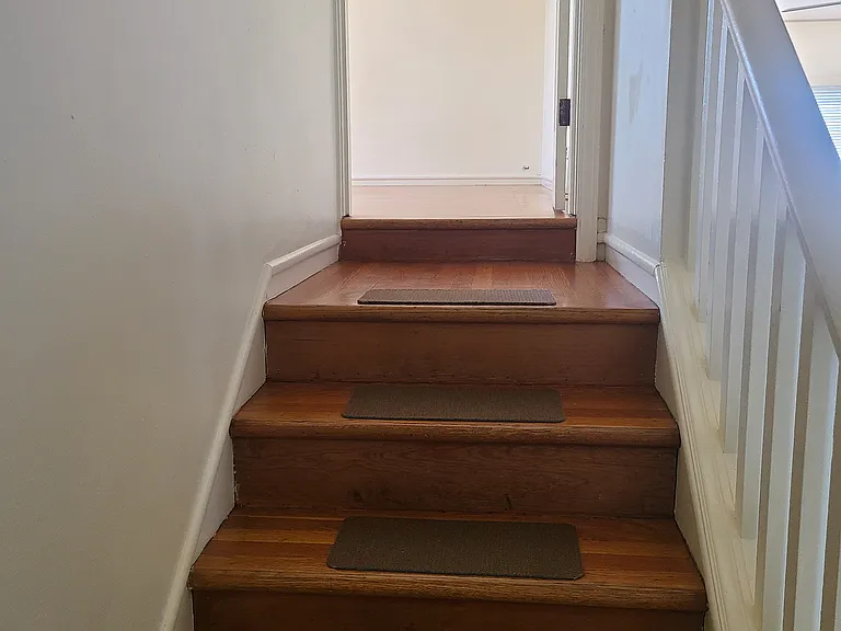 steps to upper floor bedroom