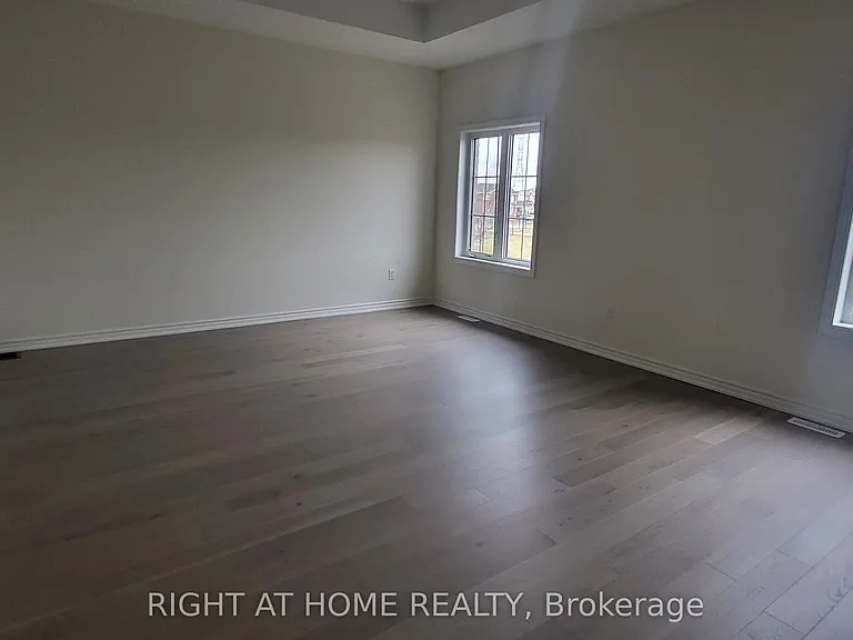 79 Eastman Dr N — Photo 9