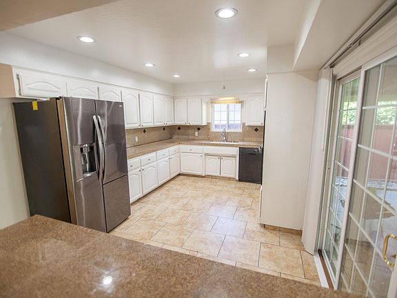 4th image of 2951 Roosevelt Ln