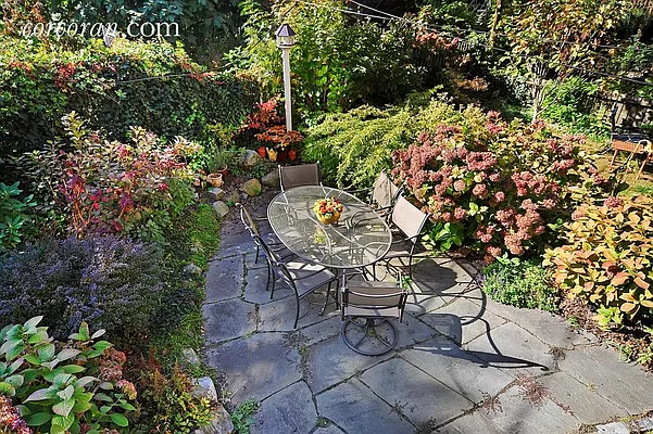 Sold by Corcoran | media 16