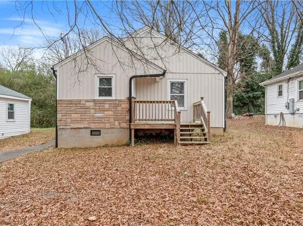 4905 Wilkes Dr, Winston Salem, NC 27106