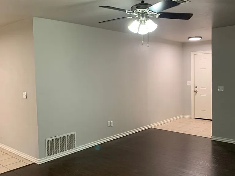 517 Post Oak Ln — Photo 6