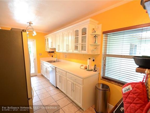 4th image of 1218 SW 21st Ct