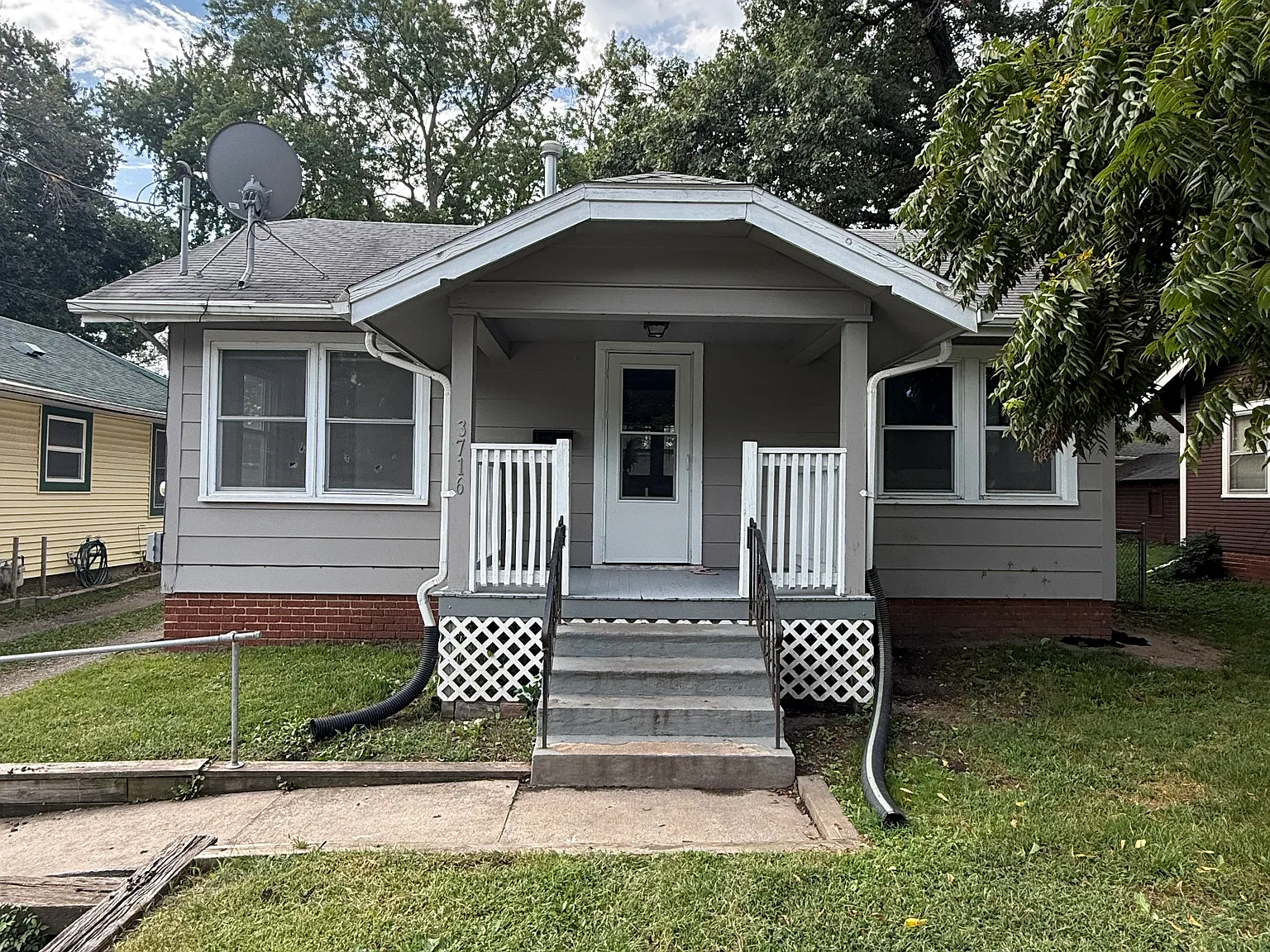 3716 Hickman Rd — Photo 1