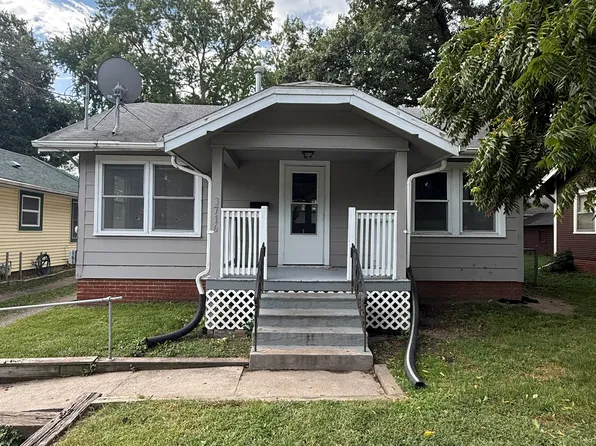3716 Hickman Rd, Des Moines, IA 50310