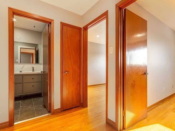 4th image of 3926 Midhurst Ln