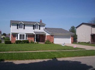 1146 Meadowview Dr, Waterford, MI 48327
