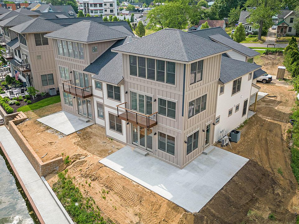 1st image of 567 Macatawa Ave #14