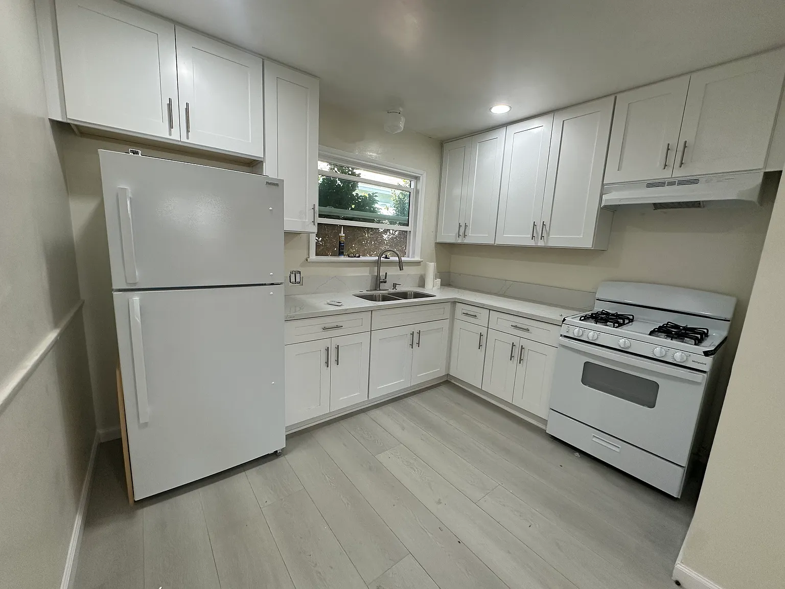 1 bed, 650 sqft, $2,200 — Photo 3
