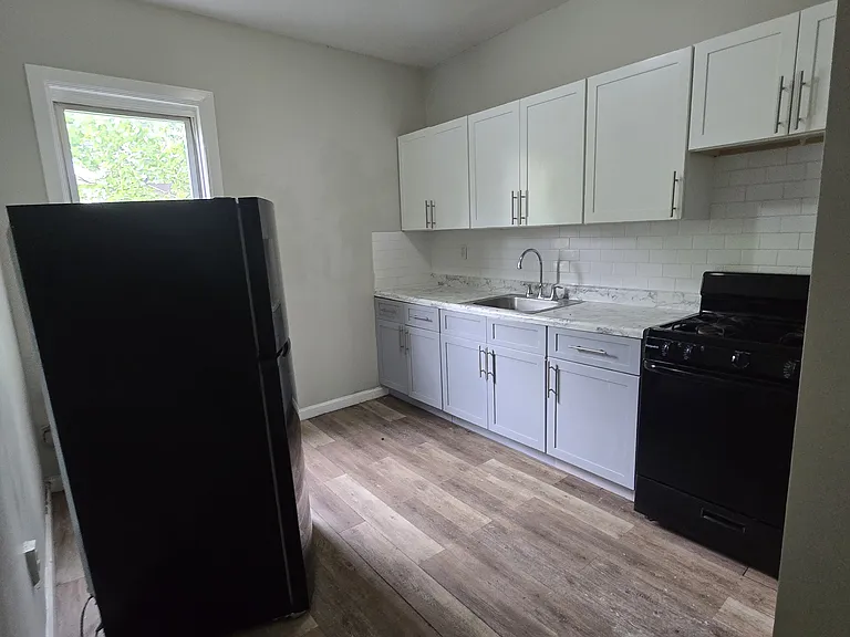 76 Eaton Pl #G2 — Photo 5