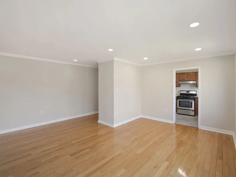 10619 Weymouth St #201 — Photo 11