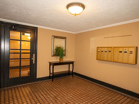3rd image of 1130 W Washington Blvd #1B