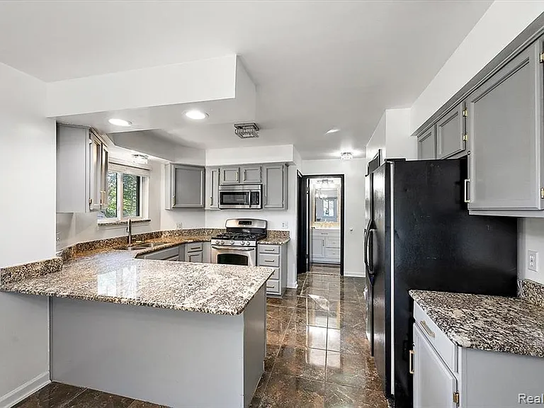 48156 Virginia Ct — Photo 12