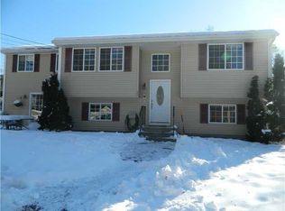 60 Winterberry Rd, Narragansett, RI 02879