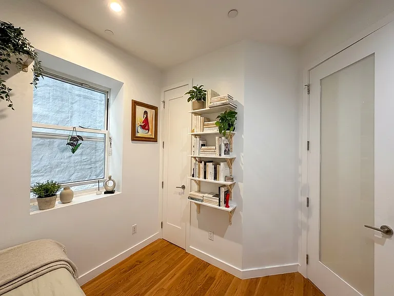 1661 Woodbine St #2B — Photo 8
