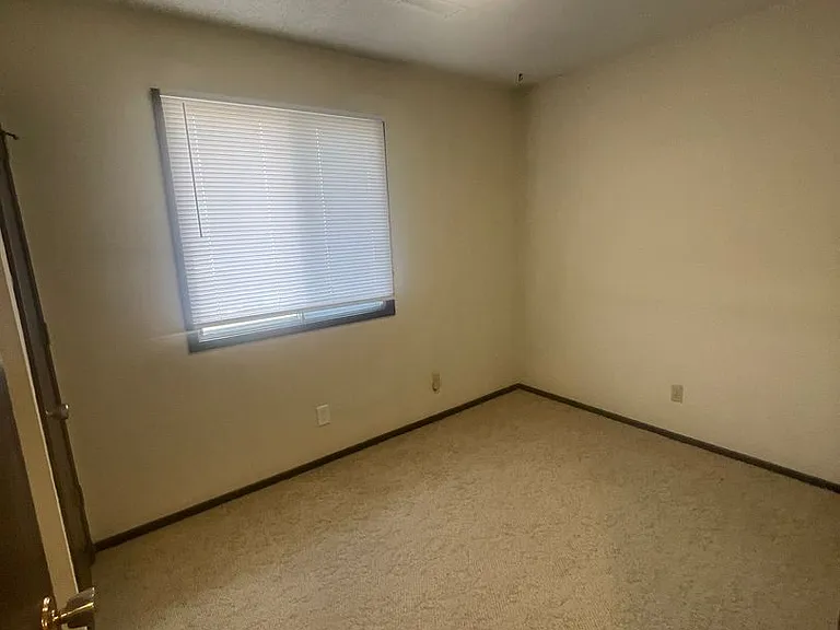 Raceway Apartments — Photo 24