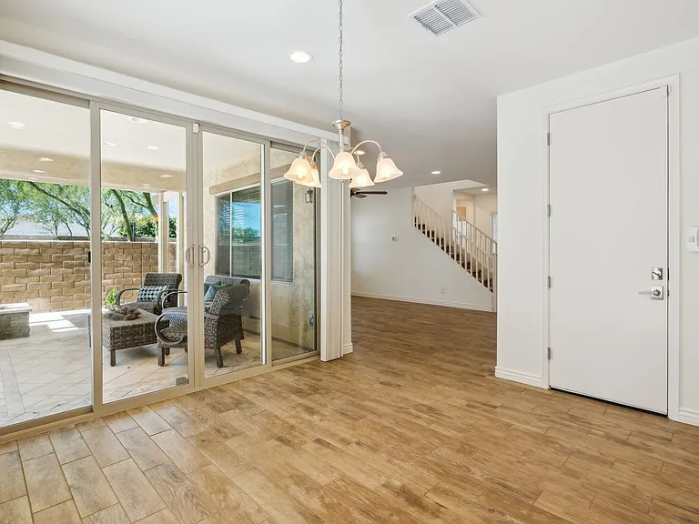 211 E Brinley Dr — Photo 12