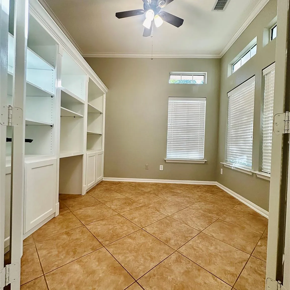 3 bed, 2.5 bath, 2333 sqft, $3,250 — Photo 4