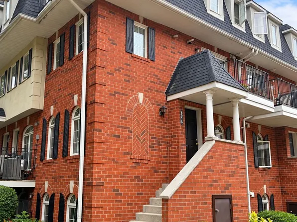 64 Sidney Belsey Cres #301, Toronto, ON M6M 5J4