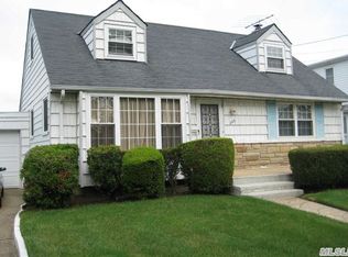 263 Courthouse Rd, Franklin Square, NY 11010