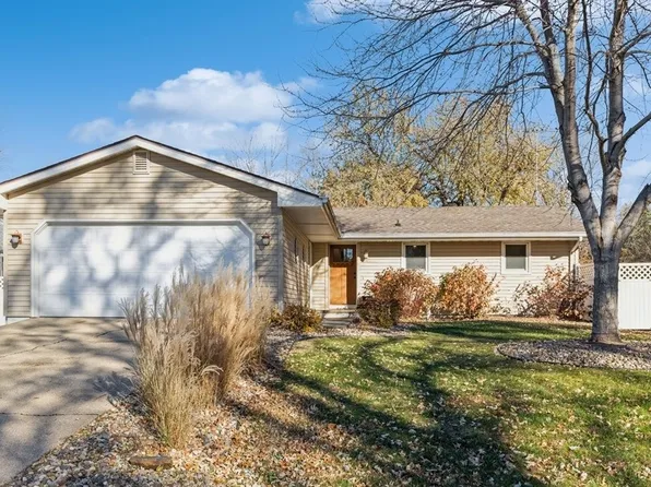 1310 E Clinton Ave, Indianola, IA 50125